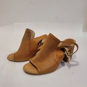 Born Tan Perforated Leather Sutra Perf Brown F39106 Womens 7M Heels Shoes